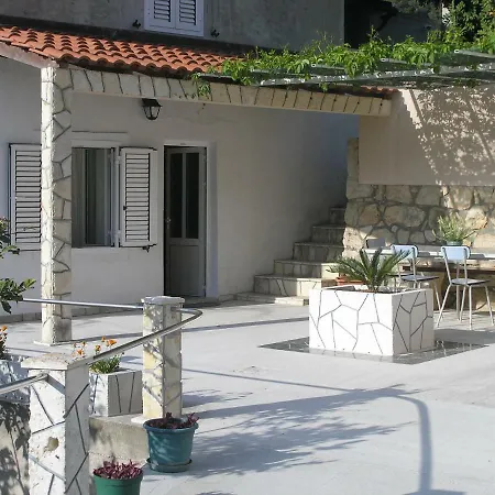 Vranicic Apartment Vis